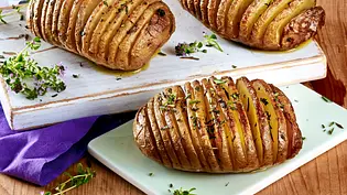 Gefächerte Ofenkartoffeln à la Provence Rezept - Foto: LECKER @ Bauer Media Group Gefächerte Ofenkartoffeln à la Provence Rezept - Foto: LECKER @ Bauer Media Group