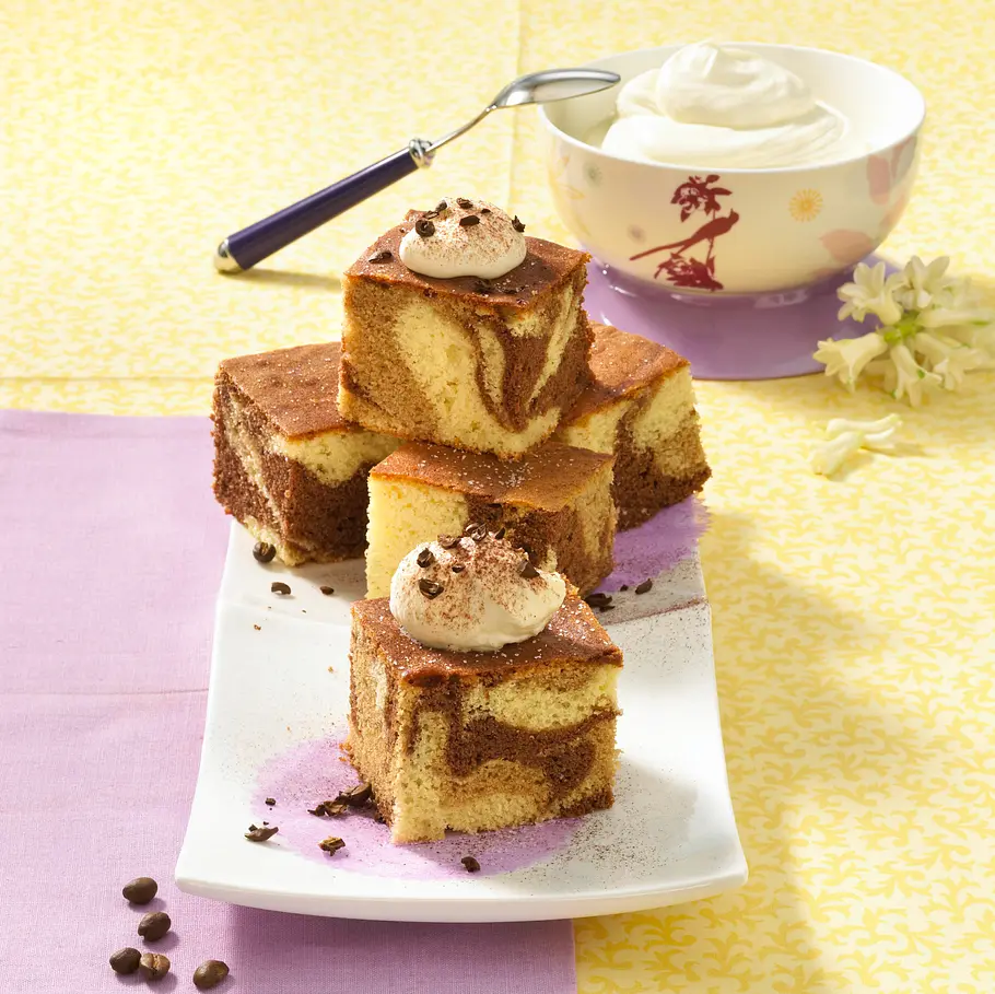 Gefleckter Milchkaffee-Blechkuchen Rezept Gefleckter Milchkaffee-Blechkuchen Rezept