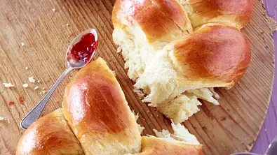 Geflochtenes Brioche-Brot Rezept - Foto: LECKER @ Bauer Media Group