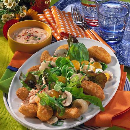Geflügel-Dippers auf Salat Rezept Geflügel-Dippers auf Salat Rezept