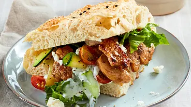 Geflügel-Döner „mit allem“ Rezept - Foto: LECKER @ Bauer Media Group