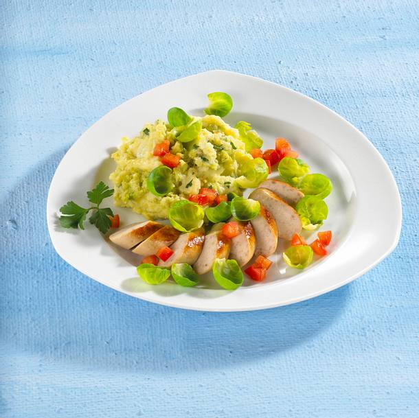 Geflügelbratwurst mit Rosenkohl-Püree Rezept Geflügelbratwurst mit Rosenkohl-Püree Rezept