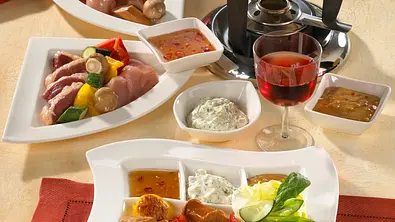 Geflügel- & Gemüse-Fondue Rezept - Foto: LECKER @ Bauer Media Group