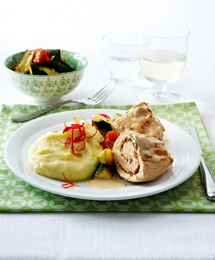 Geflügelroulade mit Kartoffelpüree Rezept Geflügelroulade mit Kartoffelpüree Rezept