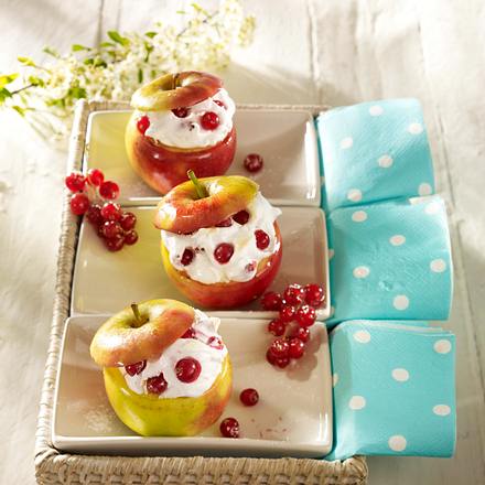 Gefüllte Äpfel mit Johannisbeer-Baiser Rezept Gefüllte Äpfel mit Johannisbeer-Baiser Rezept