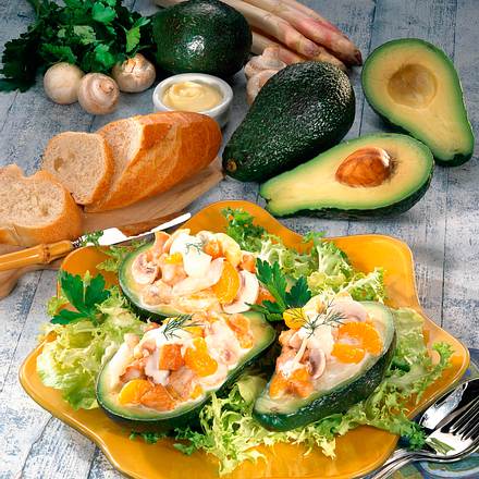 Gefüllte Avocados mit Geflügelsalat Rezept Gefüllte Avocados mit Geflügelsalat Rezept