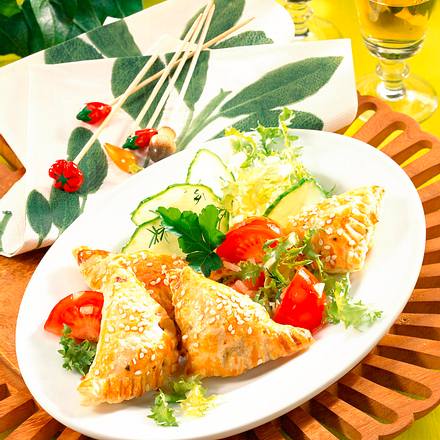 Gefüllte Blätterteig-Ecken Rezept Gefüllte Blätterteig-Ecken Rezept