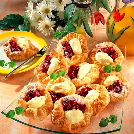 Gefüllte Blätterteig-Küchlein Rezept Gefüllte Blätterteig-Küchlein Rezept