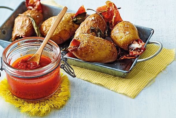 Gefüllte Bratkartoffeln mit roter Mojo Rezept Gefüllte Bratkartoffeln mit roter Mojo Rezept