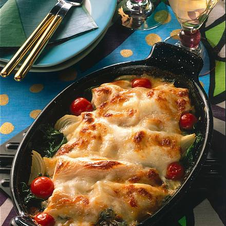 Gefüllte Cannelloni auf Spinat Rezept Gefüllte Cannelloni auf Spinat Rezept