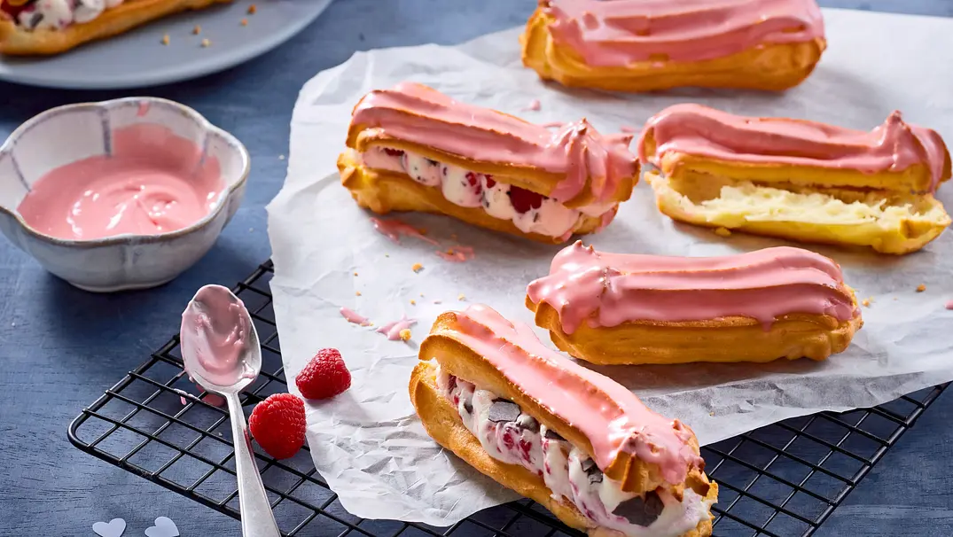 Gefüllte Eclairs für Lieblingsmenschen Rezept - Foto: LECKER @ Bauer Media Group Gefüllte Eclairs für Lieblingsmenschen Rezept - Foto: LECKER @ Bauer Media Group