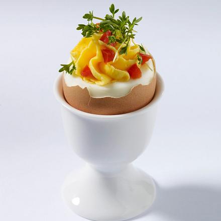Gefüllte Eier mit eingelegter Paprika und Kresse Rezept Gefüllte Eier mit eingelegter Paprika und Kresse Rezept