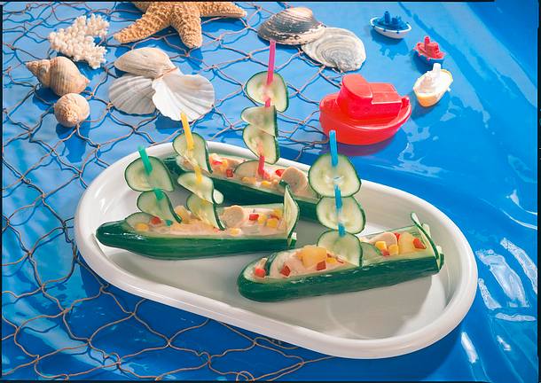 Gefüllte Gurkenschiffchen Rezept Gefüllte Gurkenschiffchen Rezept