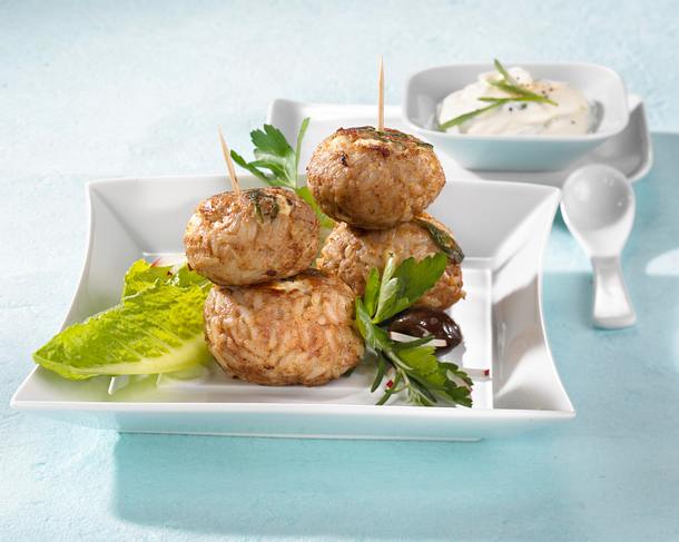 Gefüllte Hackbällchen mit Schafskäse Rezept Gefüllte Hackbällchen mit Schafskäse Rezept