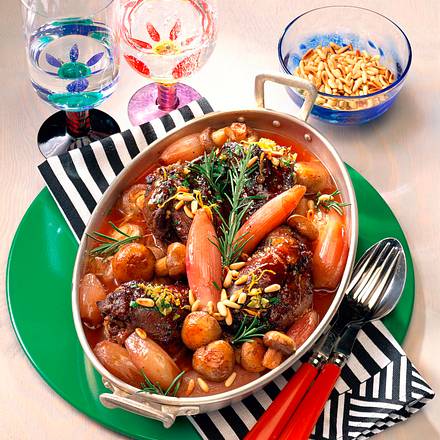 Gefüllte Hasenkeulen mit Schalotten-Pilz-Gemüse Rezept Gefüllte Hasenkeulen mit Schalotten-Pilz-Gemüse Rezept