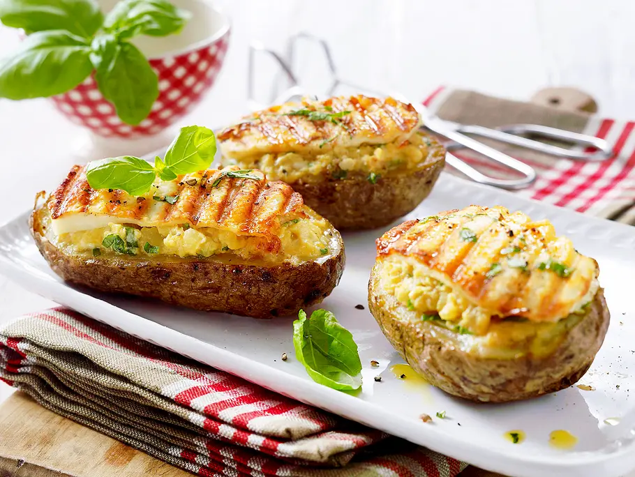 Gefüllte Kartoffeln mit Halloumikäse vom Grill Rezept Gefüllte Kartoffeln mit Halloumikäse vom Grill Rezept