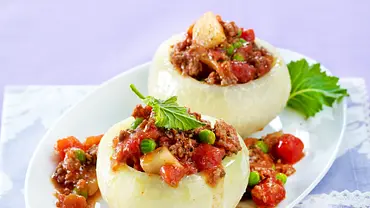 Gefüllte Kohlrabi mit Hackfleisch - Foto: LECKER @ Bauer Media Group Gefüllte Kohlrabi mit Hackfleisch - Foto: LECKER @ Bauer Media Group