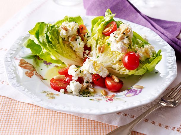 Gefüllte Kopfsalatherzen mit Honig-Feta Rezept