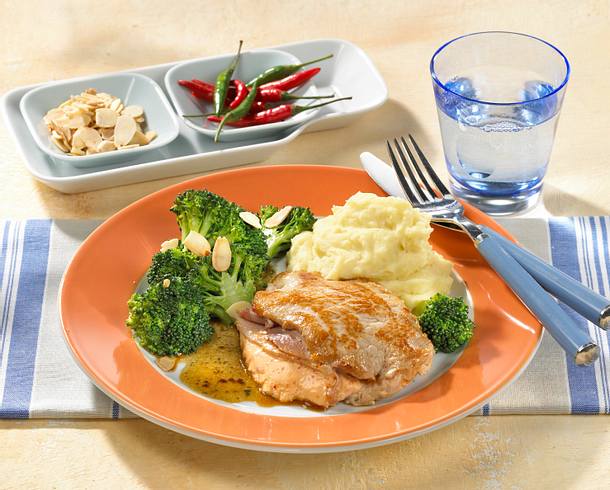 Gefüllte Minutensteaks mit Schinken & pikanter Creme Rezept Gefüllte Minutensteaks mit Schinken & pikanter Creme Rezept