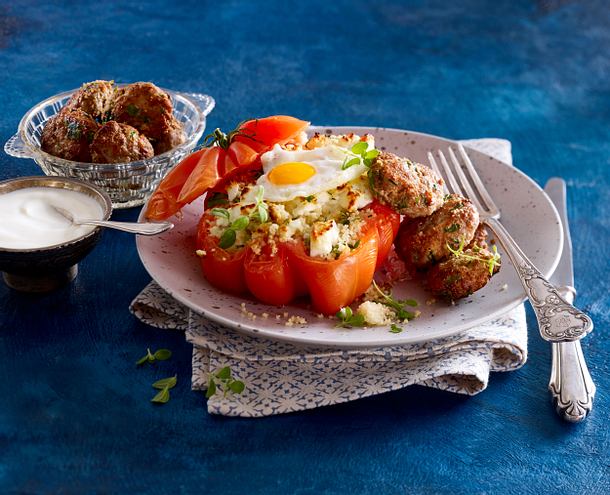 Gefüllte Ochsenherztomaten mit Wachtelei und Hackbällchen Rezept Gefüllte Ochsenherztomaten mit Wachtelei und Hackbällchen Rezept