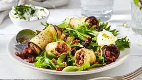 Gefüllte Ofen-Aubergine Roll over Beethovens Bolo Rezept - Foto: LECKER @ Bauer Media Group Gefüllte Ofen-Aubergine Roll over Beethovens Bolo Rezept - Foto: LECKER @ Bauer Media Group