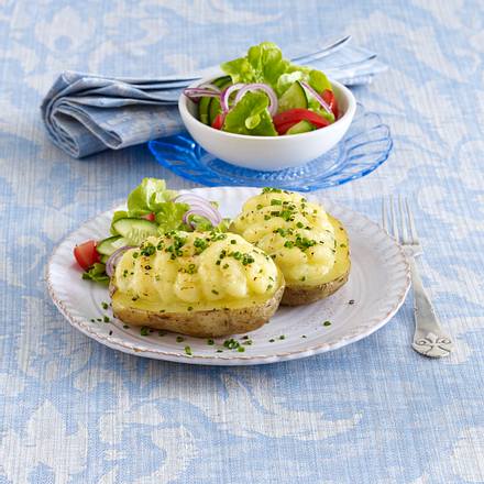 Gefüllte Ofenkartoffel mit Salat Rezept Gefüllte Ofenkartoffel mit Salat Rezept