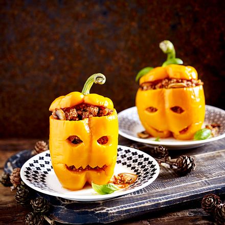 Gefüllte orange Paprika (Halloween) Rezept Gefüllte orange Paprika (Halloween) Rezept