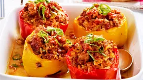 Gefüllte Paprika mit Hackfleisch - Foto: ShowHeroes für LECKER @ Bauer Media Group Gefüllte Paprika mit Hackfleisch - Foto: ShowHeroes für LECKER @ Bauer Media Group