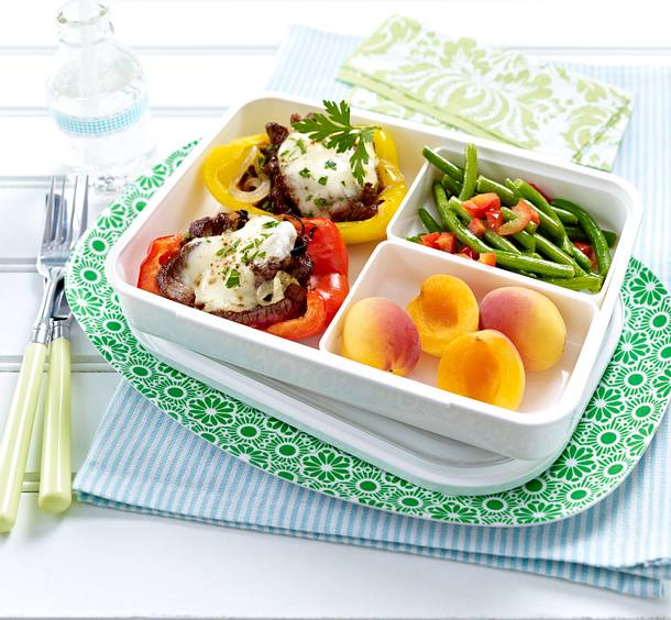 Gefüllte Paprika mit Käse-Steak Rezept Gefüllte Paprika mit Käse-Steak Rezept
