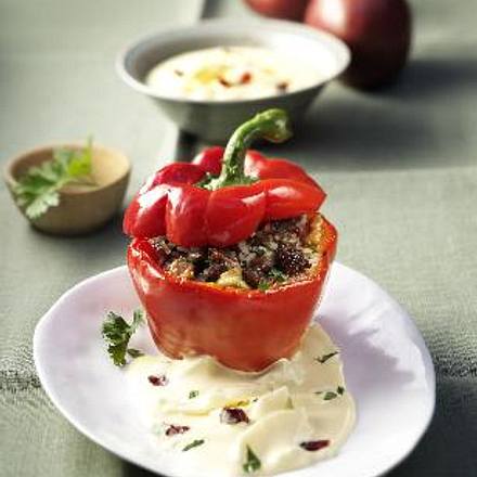 Gefüllte Paprikaschoten mit Käse-Birnen-Sauce Rezept Gefüllte Paprikaschoten mit Käse-Birnen-Sauce Rezept