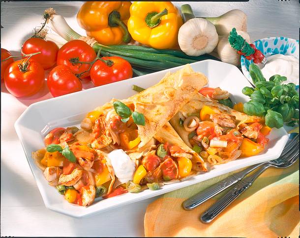 Gefüllte Pfannkuchen mit Putengeschnetzeltem Rezept Gefüllte Pfannkuchen mit Putengeschnetzeltem Rezept