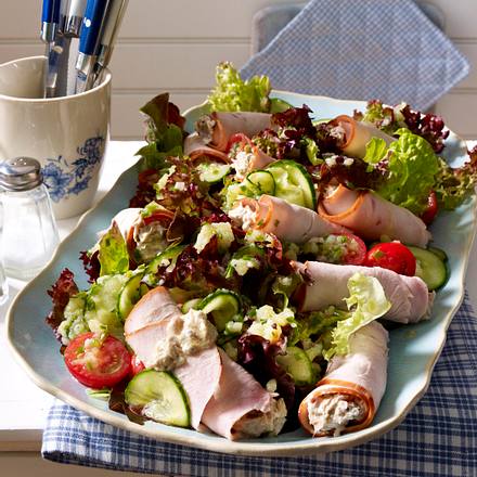 Gefüllte Putenröllchen mit Thunfischcreme zu Salat Rezept Gefüllte Putenröllchen mit Thunfischcreme zu Salat Rezept