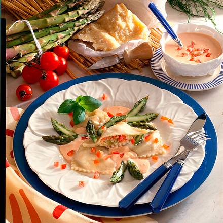 Gefüllte Ravioli mit Spargelfarce Rezept Gefüllte Ravioli mit Spargelfarce Rezept