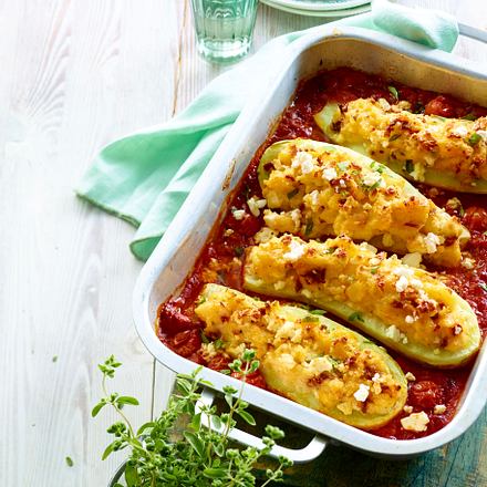 Gefüllte Schmorgurken mit sahniger Tomatensoße Rezept