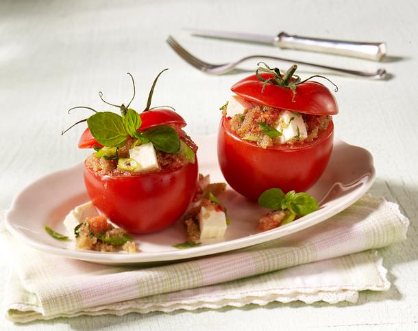 Gefüllte Tomaten mit Amaranth-Salat und Feta Rezept Gefüllte Tomaten mit Amaranth-Salat und Feta Rezept