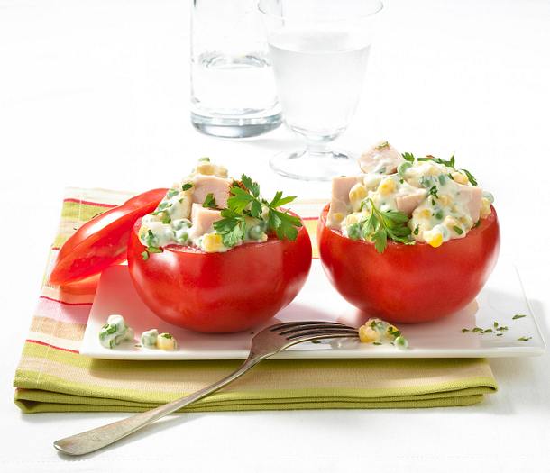 Gefüllte Tomaten mit Putensalat Rezept Gefüllte Tomaten mit Putensalat Rezept