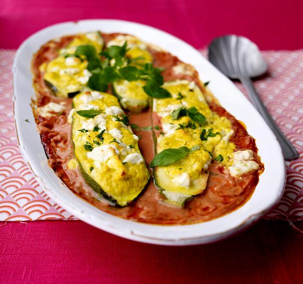 Gefüllte Zucchini in Tomatensoße Rezept Gefüllte Zucchini in Tomatensoße Rezept