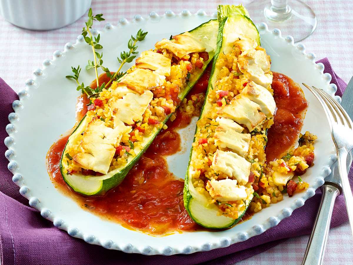 Vegetarisch gefüllte Zucchini mit Bulgur