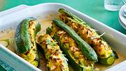 Gefüllte Zucchini vegetarisch mit Kartoffelpüree - Foto: House of Food / Bauer Food Experts KG