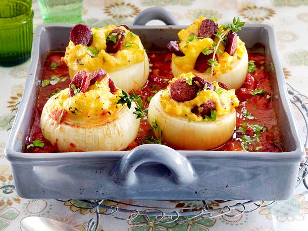 Gefüllte Zwiebeln mit Chorizo-Kartoffelpüree Rezept Gefüllte Zwiebeln mit Chorizo-Kartoffelpüree Rezept