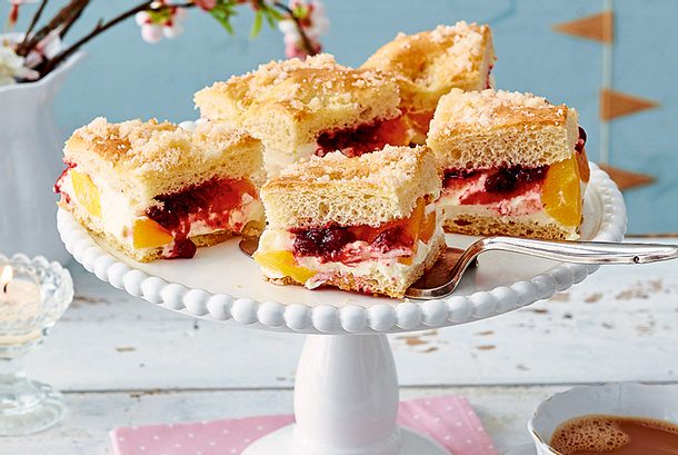Gefüllter Butterkuchen mit Aprikosen & Preiselbeeren Rezept
