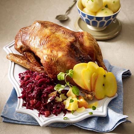 Gefüllter Gänsebraten mit Feigen-Rotkohl und Knödeln Rezept
