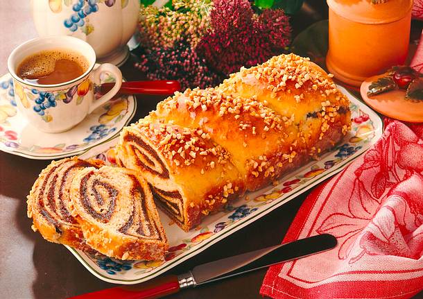 Gefüllter Hefezopf Rezept Gefüllter Hefezopf Rezept