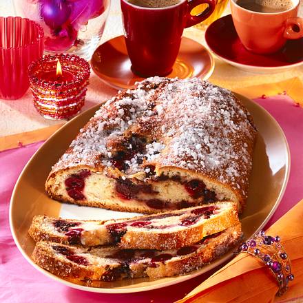 Gefüllter Kirsch-Striezel Rezept Gefüllter Kirsch-Striezel Rezept