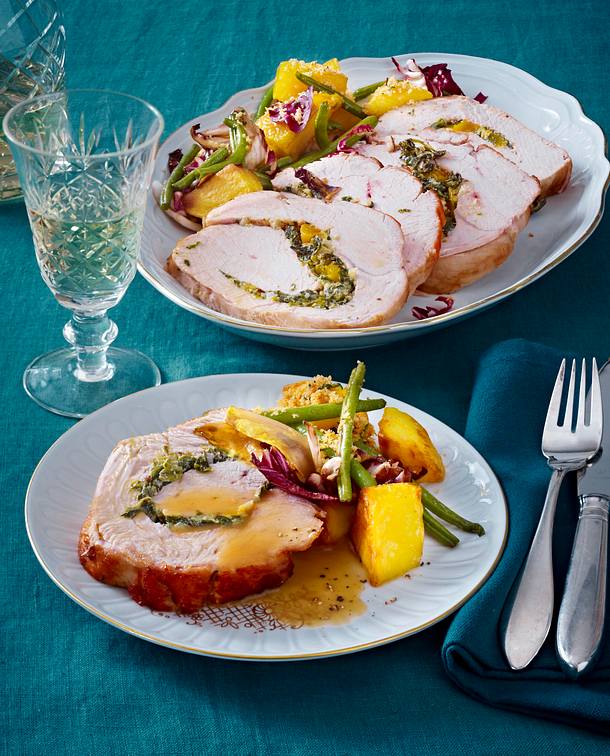 Gefüllter Putenrollbraten mit Kartoffel-Bohnen-Gemüse Rezept | LECKER