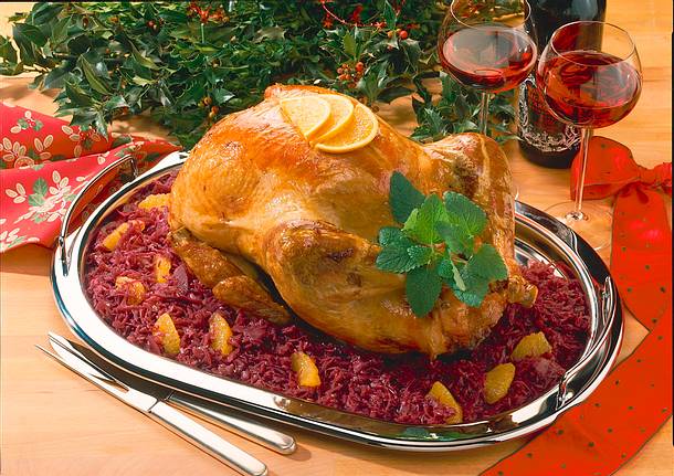 Gefüllter Puter mit Orangenrotkohl Rezept Gefüllter Puter mit Orangenrotkohl Rezept
