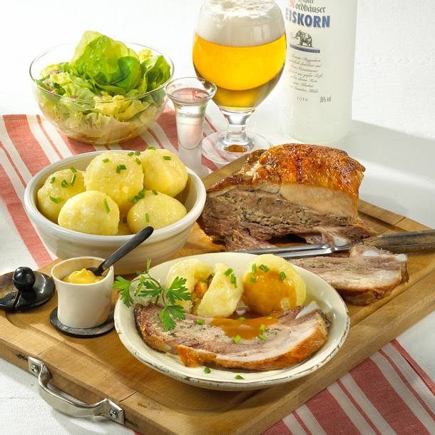 Gefüllter Rippenbraten mit Grünen Klößen Rezept Gefüllter Rippenbraten mit Grünen Klößen Rezept
