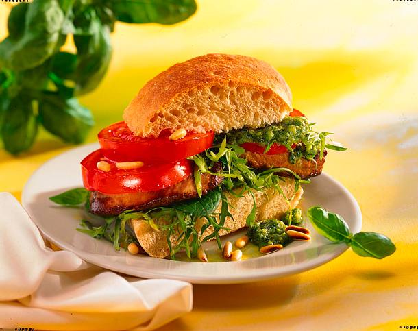 Gefülltes Ciabatta mit Rindermedaillons und Pesto Rezept