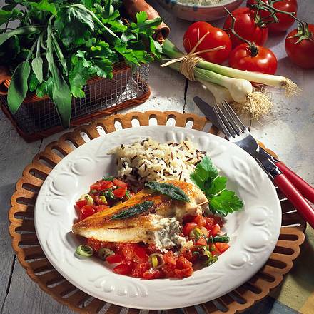 Gefülltes Hähnchenfilet mit Tomatensoße Rezept