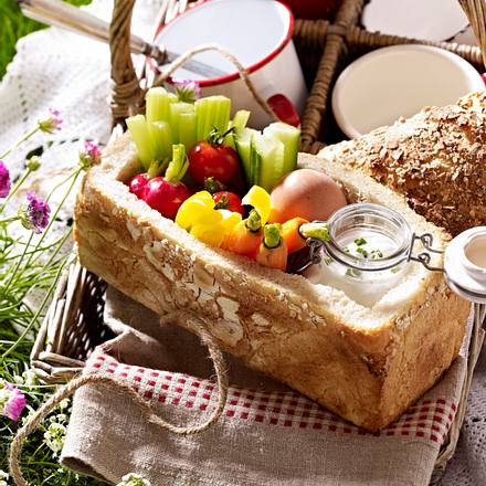 Gefülltes Picknick-Brot mit Rohkost Rezept